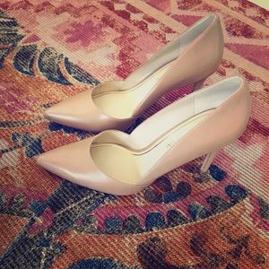 Classic nude heel